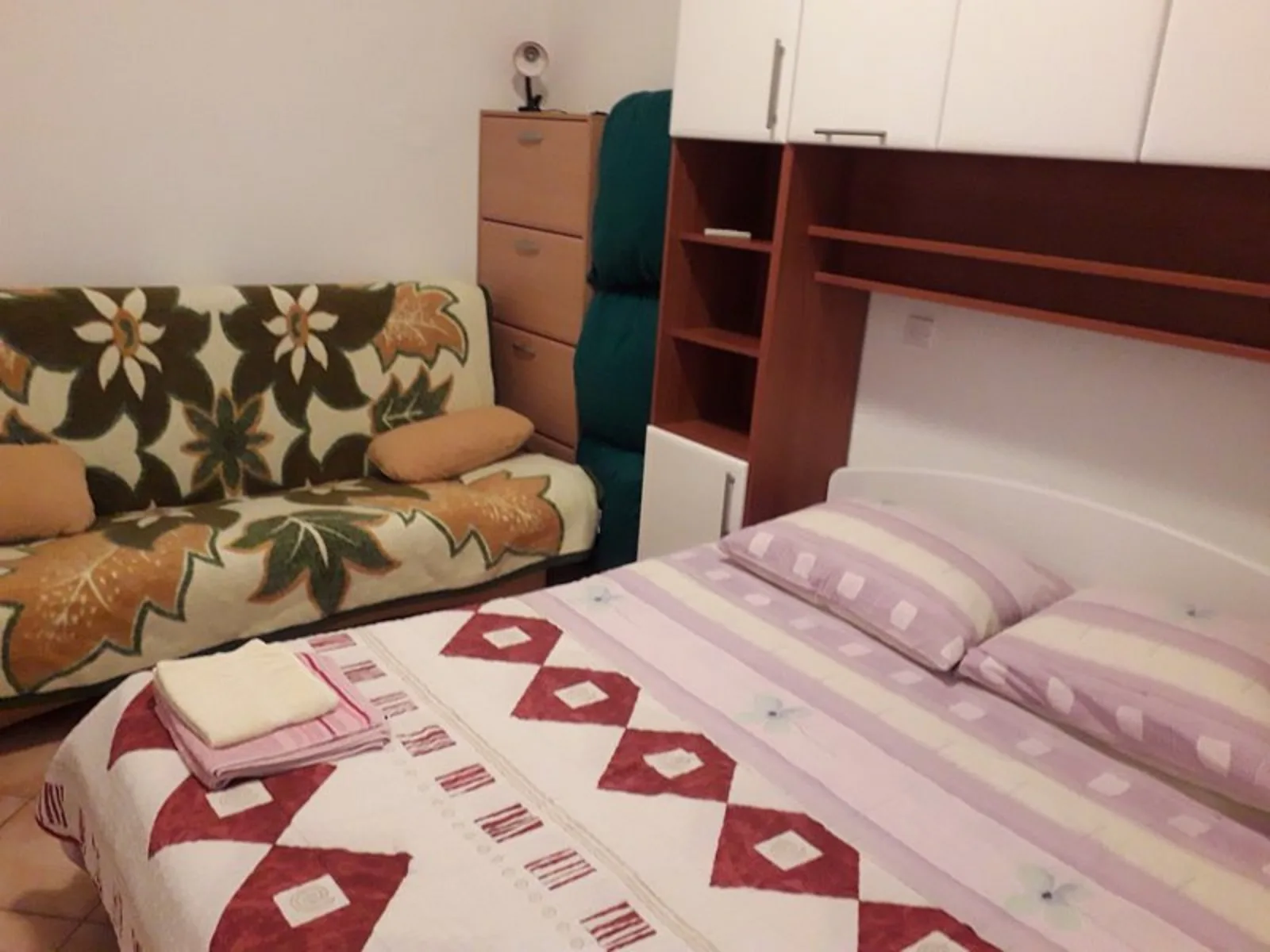 Apartment Daisy- excellent location close to Rab