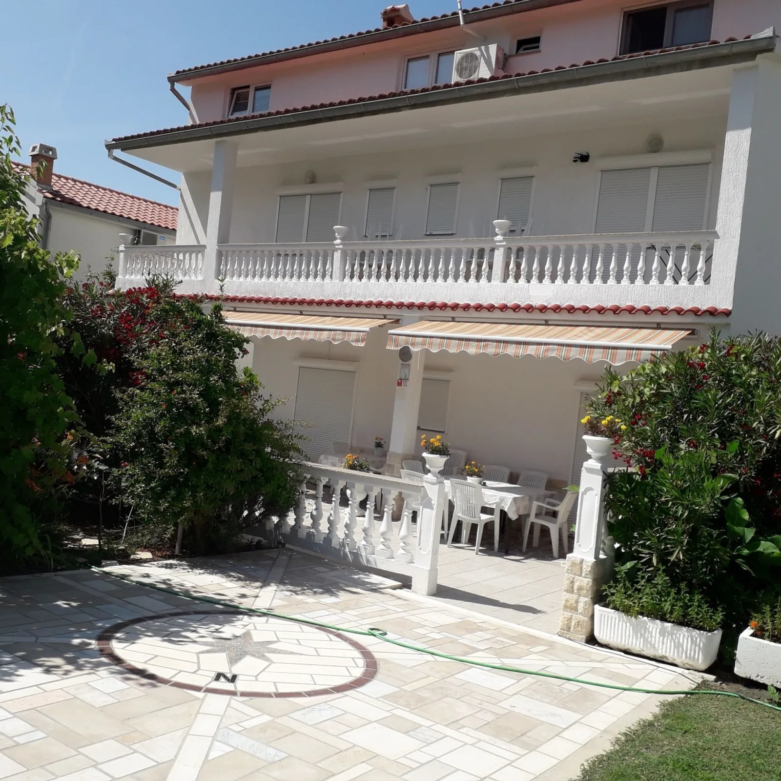 Apartment Daisy- excellent location close to Rab