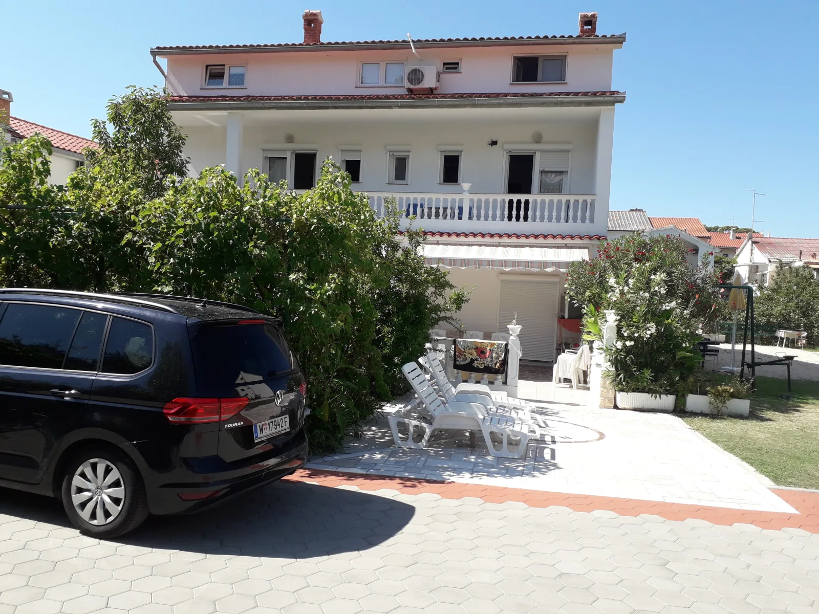 Apartment Daisy- excellent location close to Rab