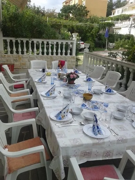 Apartment Daisy- excellent location close to Rab