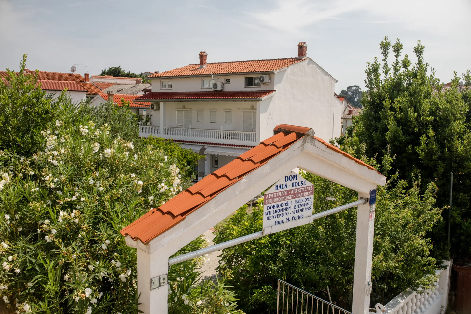 Apartment Daisy- excellent location close to Rab