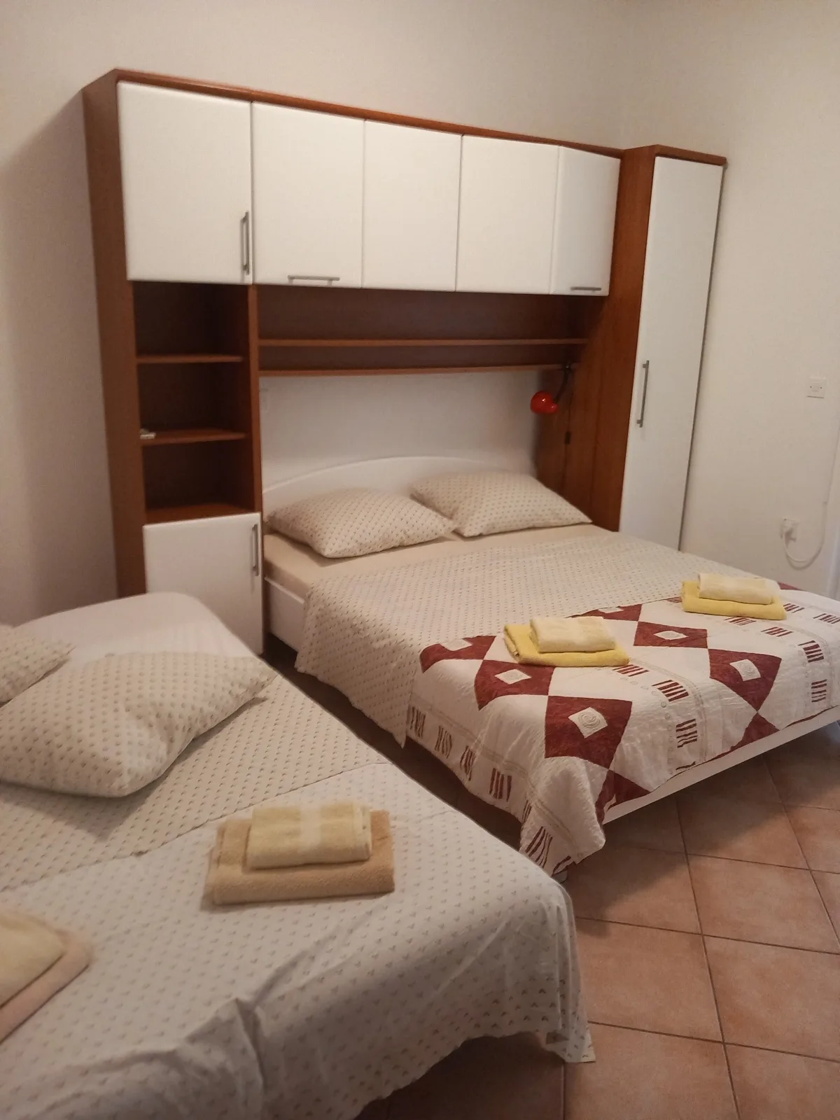 Apartment Daisy- excellent location close to Rab