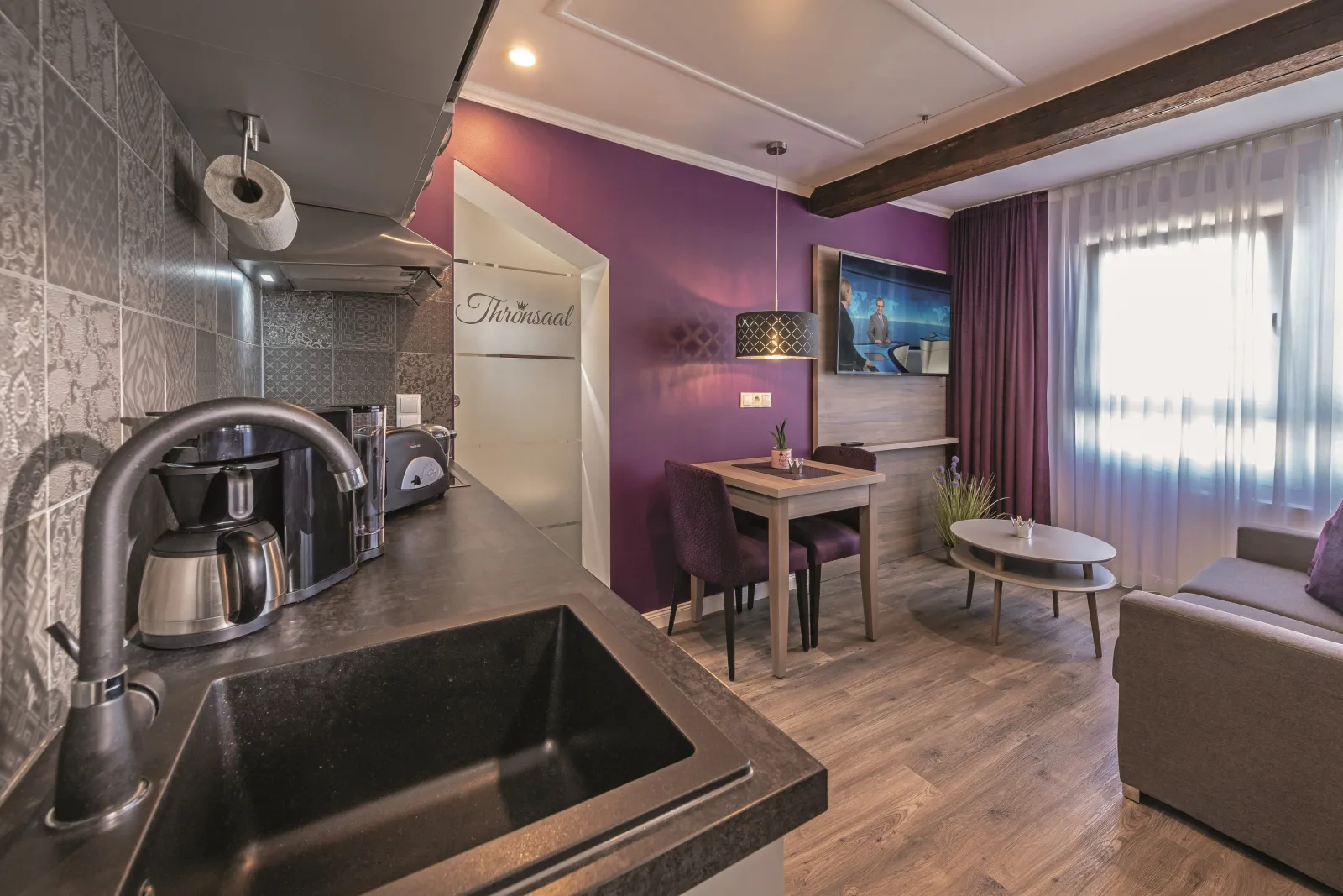 Queensize-Studioapartment  Lahneck