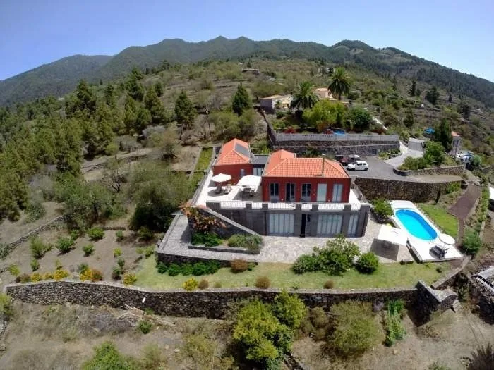 Luxus-Villa in ruhiger Lage - F4781