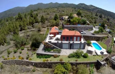 Luxus-Villa in ruhiger Lage - F4781