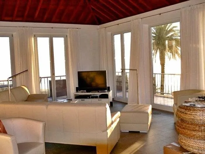 Luxus-Villa in ruhiger Lage - F4781