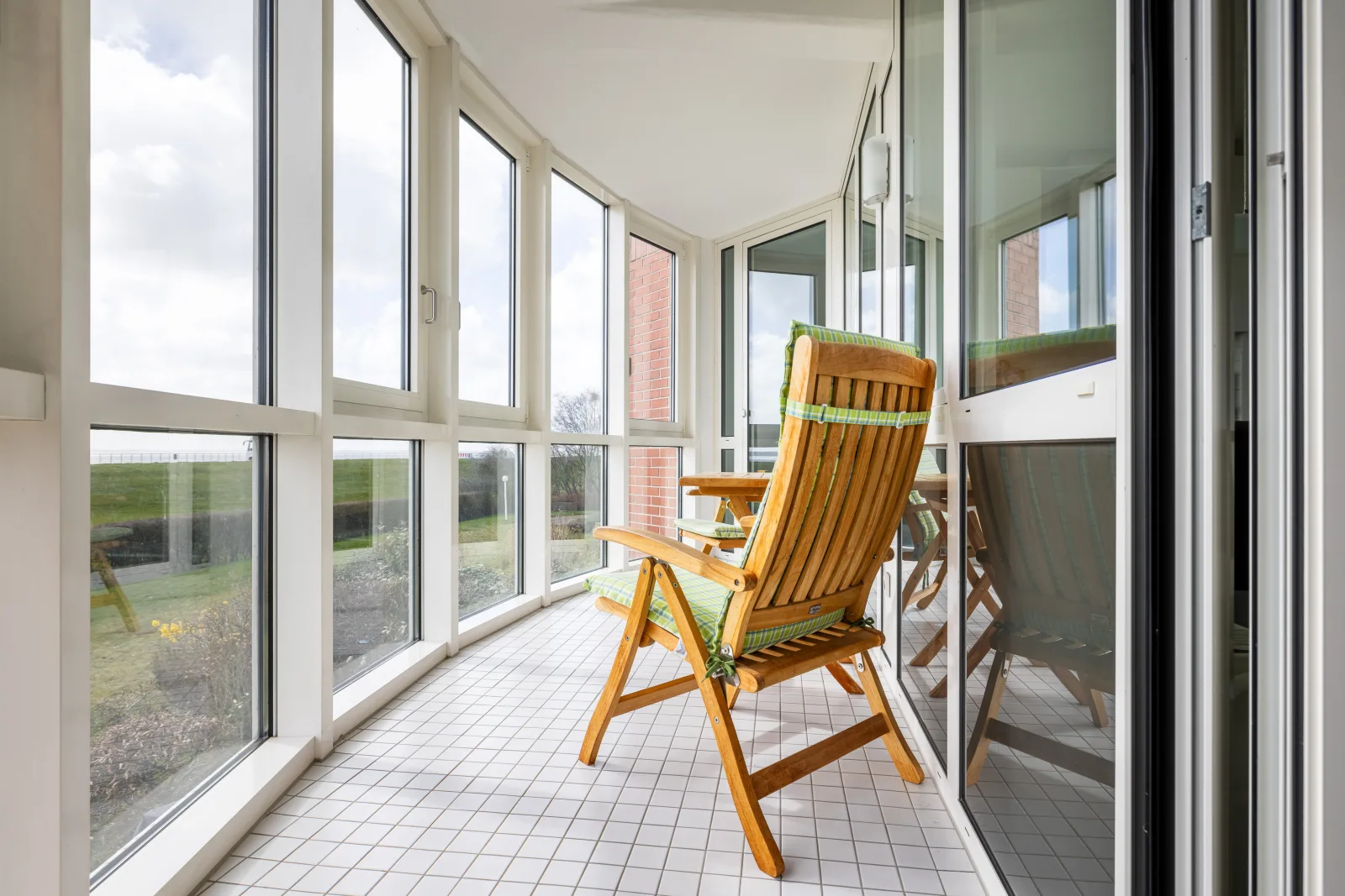Komfortable Ferienwohnung für 2 am Südstrand mit Wintergarten & Meerblick | Wohnung 12