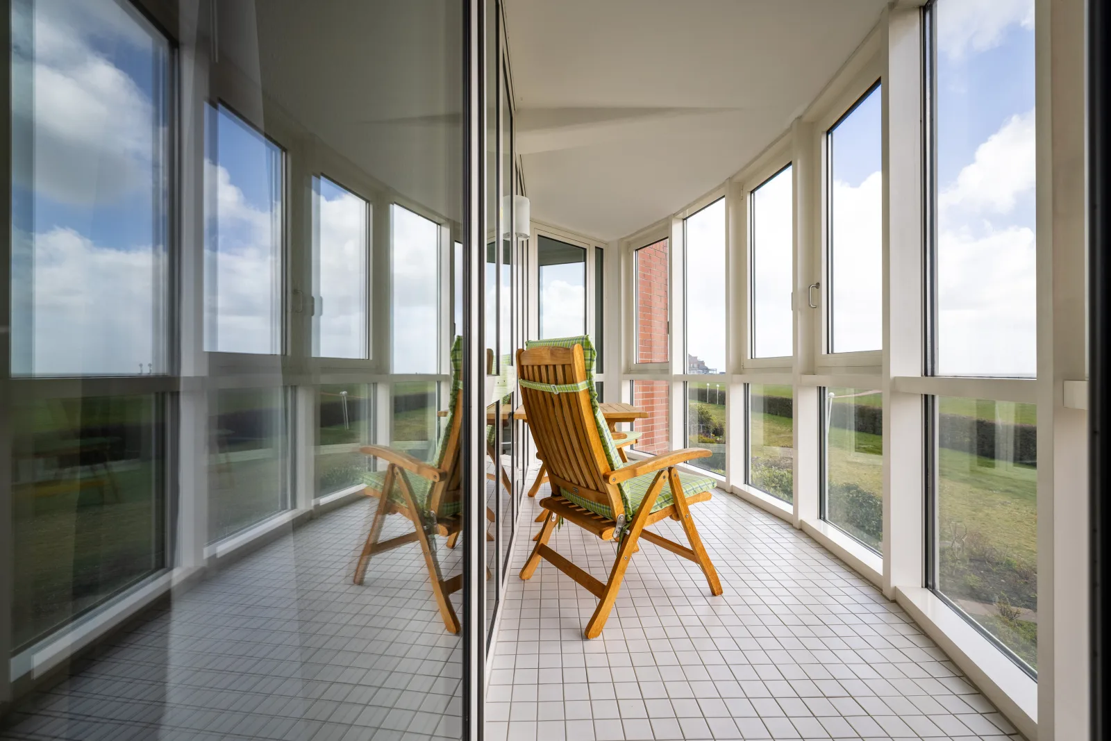 Komfortable Ferienwohnung für 2 am Südstrand mit Wintergarten & Meerblick | Wohnung 12