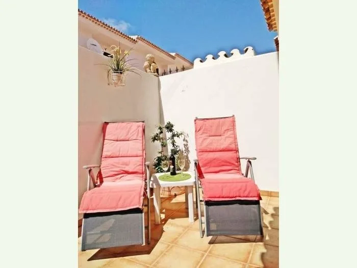 Ferienhaus mit Pool & Terrassen - F8059