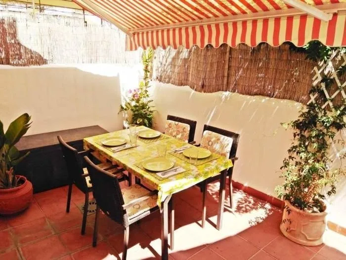 Ferienhaus mit Pool & Terrassen - F8059