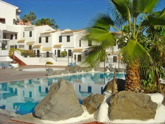 Ferienhaus mit Pool & Terrassen - F8059