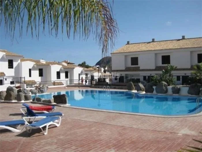 Ferienhaus mit Pool & Terrassen - F8059