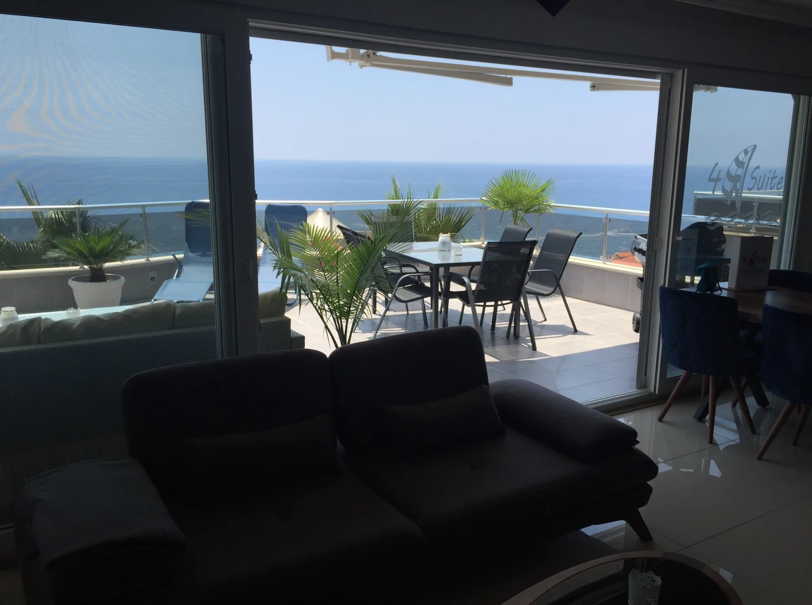 4 N Suite