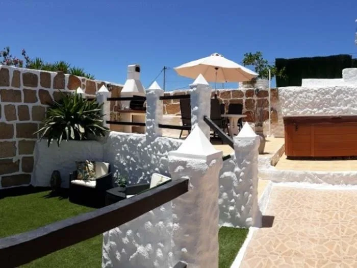 Ferienhaus mit Jacuzzi und Terrasse