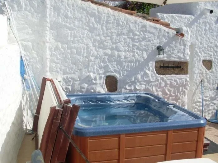 Ferienhaus mit Jacuzzi und Terrasse