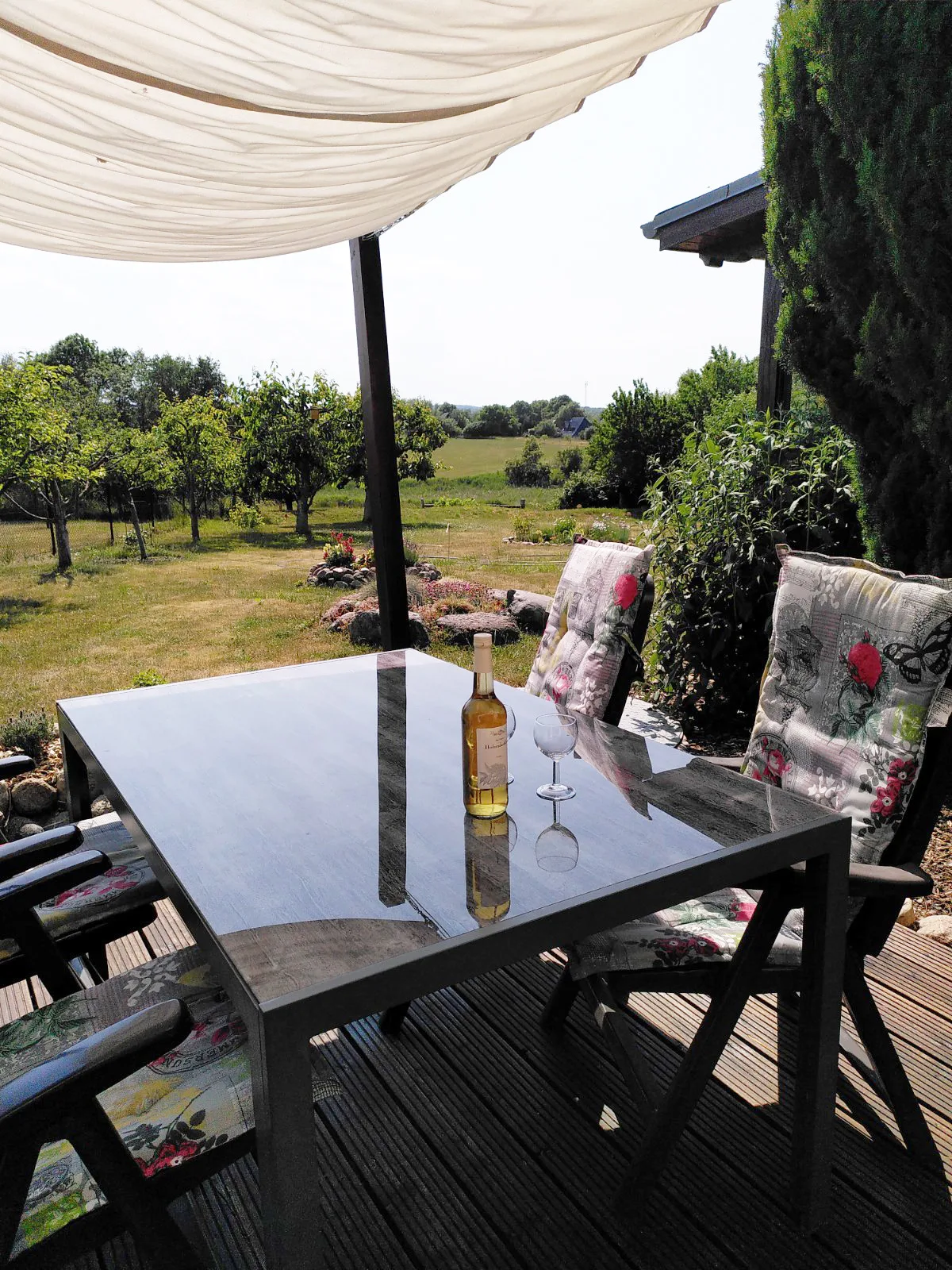 Komfortable Ferienwohnung "Vier Linden", ruhige dörfliche Lage, 20 min zur Küste