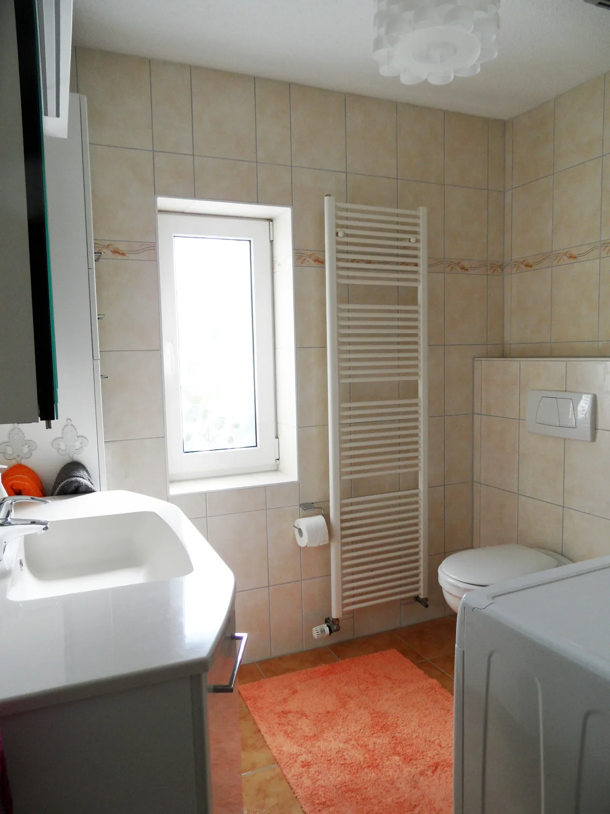 Komfortable Ferienwohnung "Vier Linden", ruhige dörfliche Lage, 20 min zur Küste