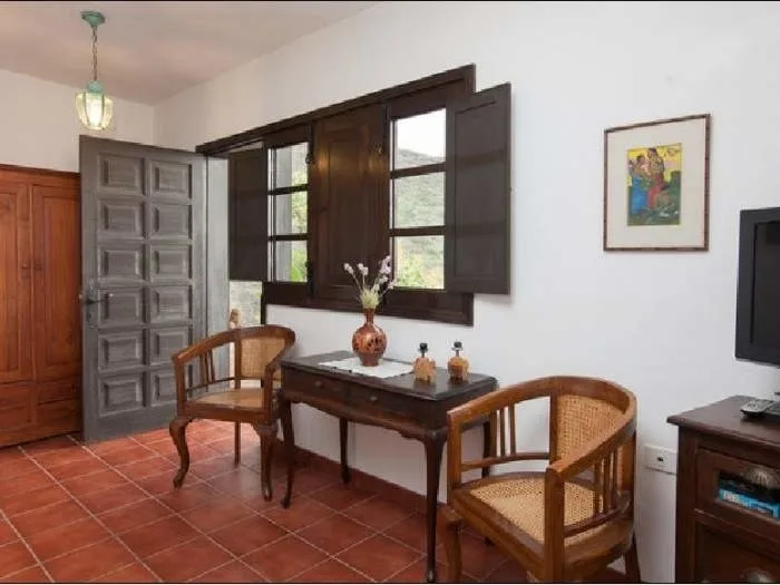 Haus mit Terrasse und Garten - F5664