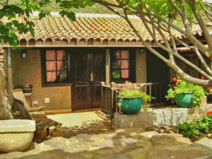 Haus mit Terrasse und Garten - F5664