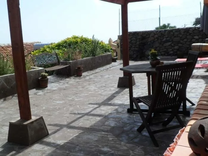 Haus mit Terrasse und Garten - F5664