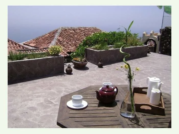 Haus mit Terrasse und Garten - F5664