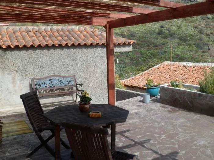 Haus mit Terrasse und Garten - F5664