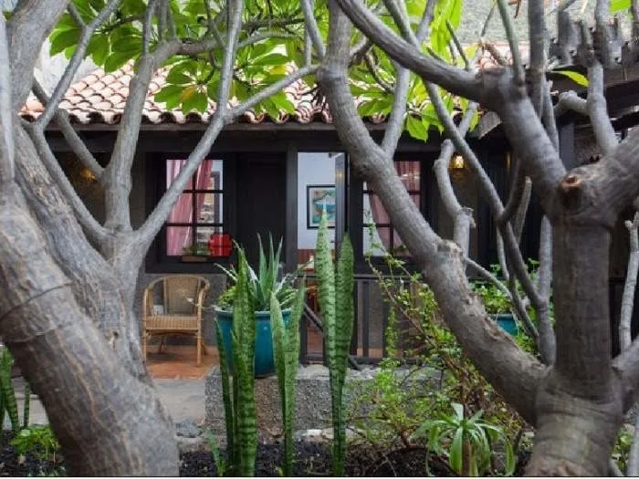 Haus mit Terrasse und Garten - F5664
