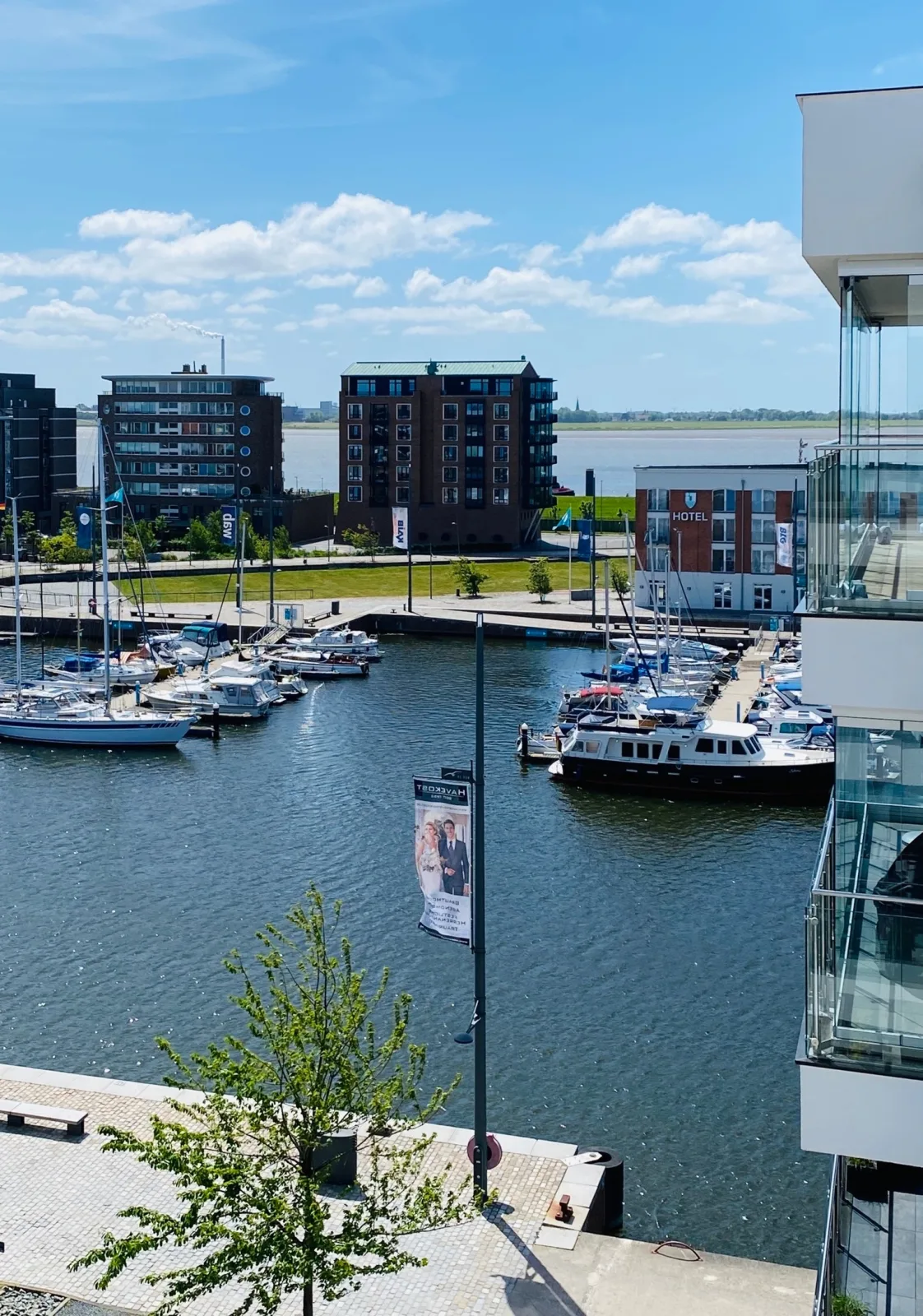 Port Marina "Schlagseite"
