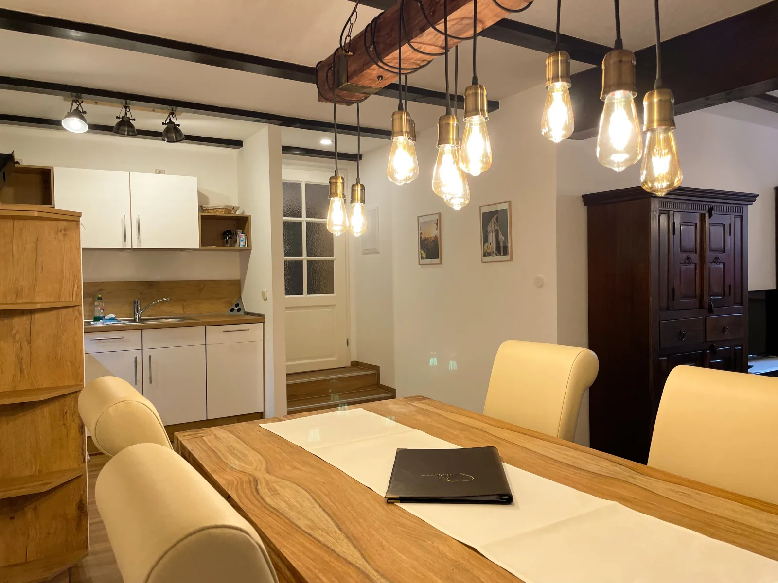 Apartment (No12) mit zwei Schlafzimmern und Wohnküche