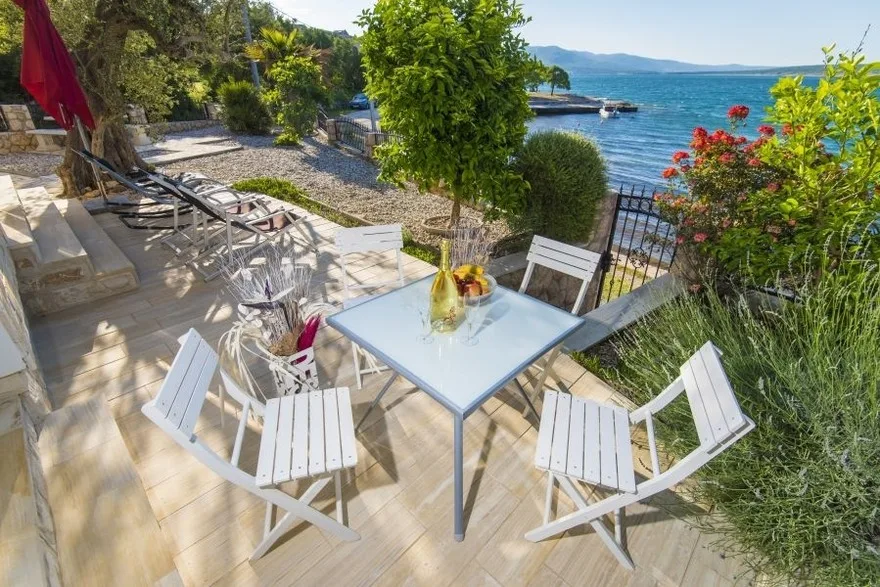 0.EG.SPLIT / Finca