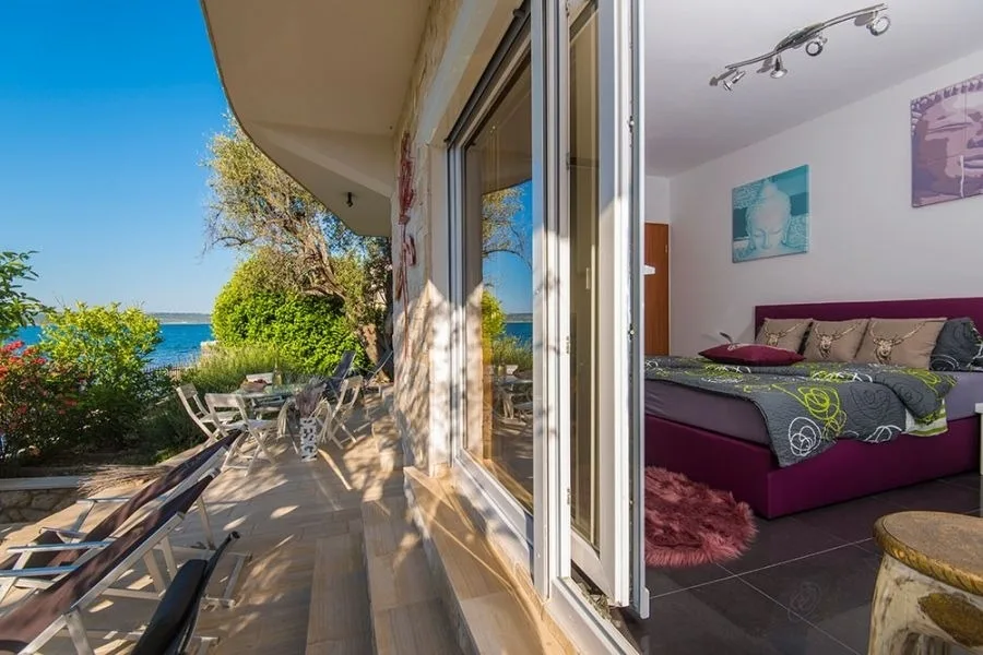0.EG.SPLIT / Finca