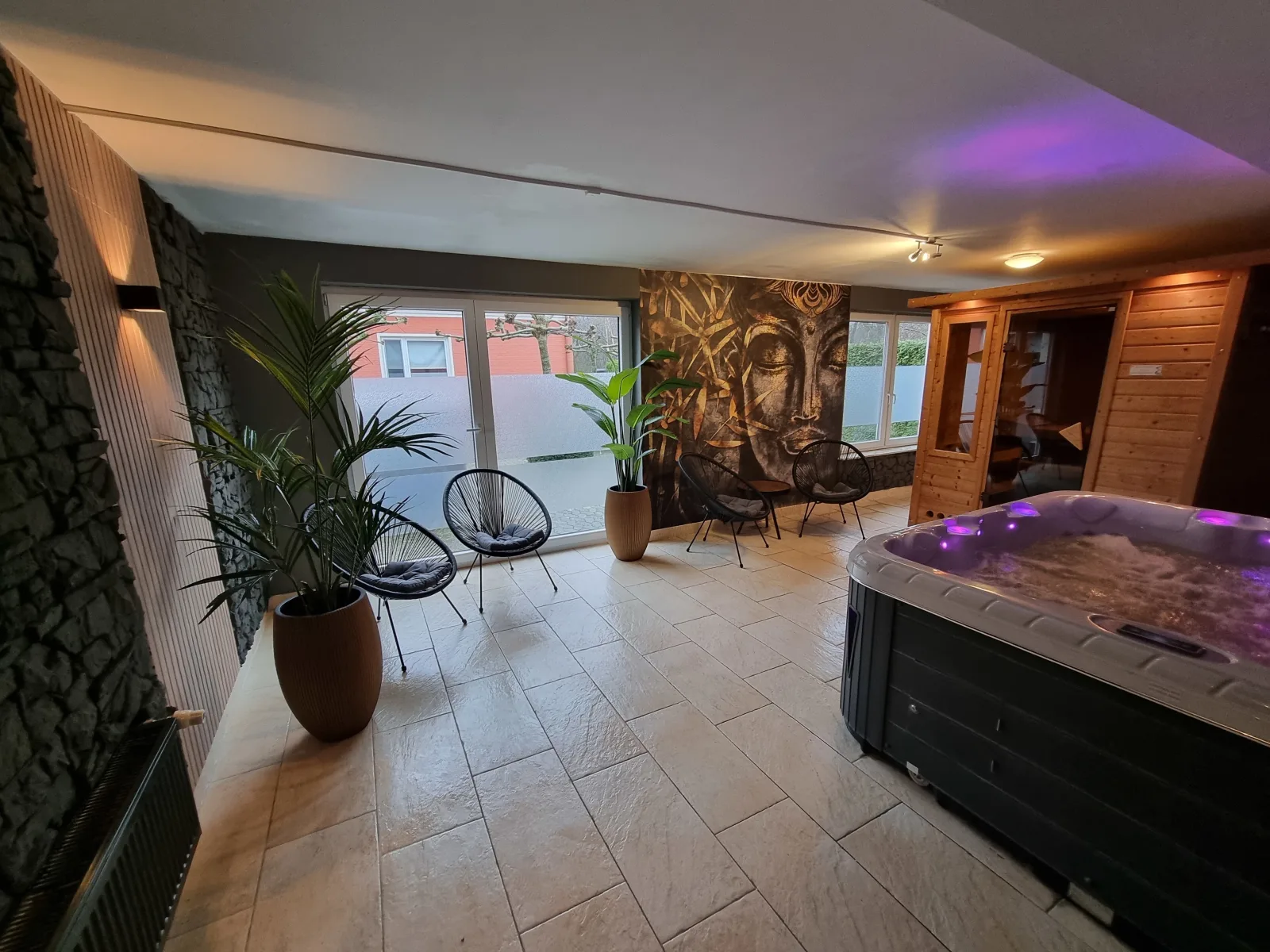 Tolles Ferienhaus für 18 Personen in Ostfriesland mit Kino, Bar, Sauna und Whirlpool