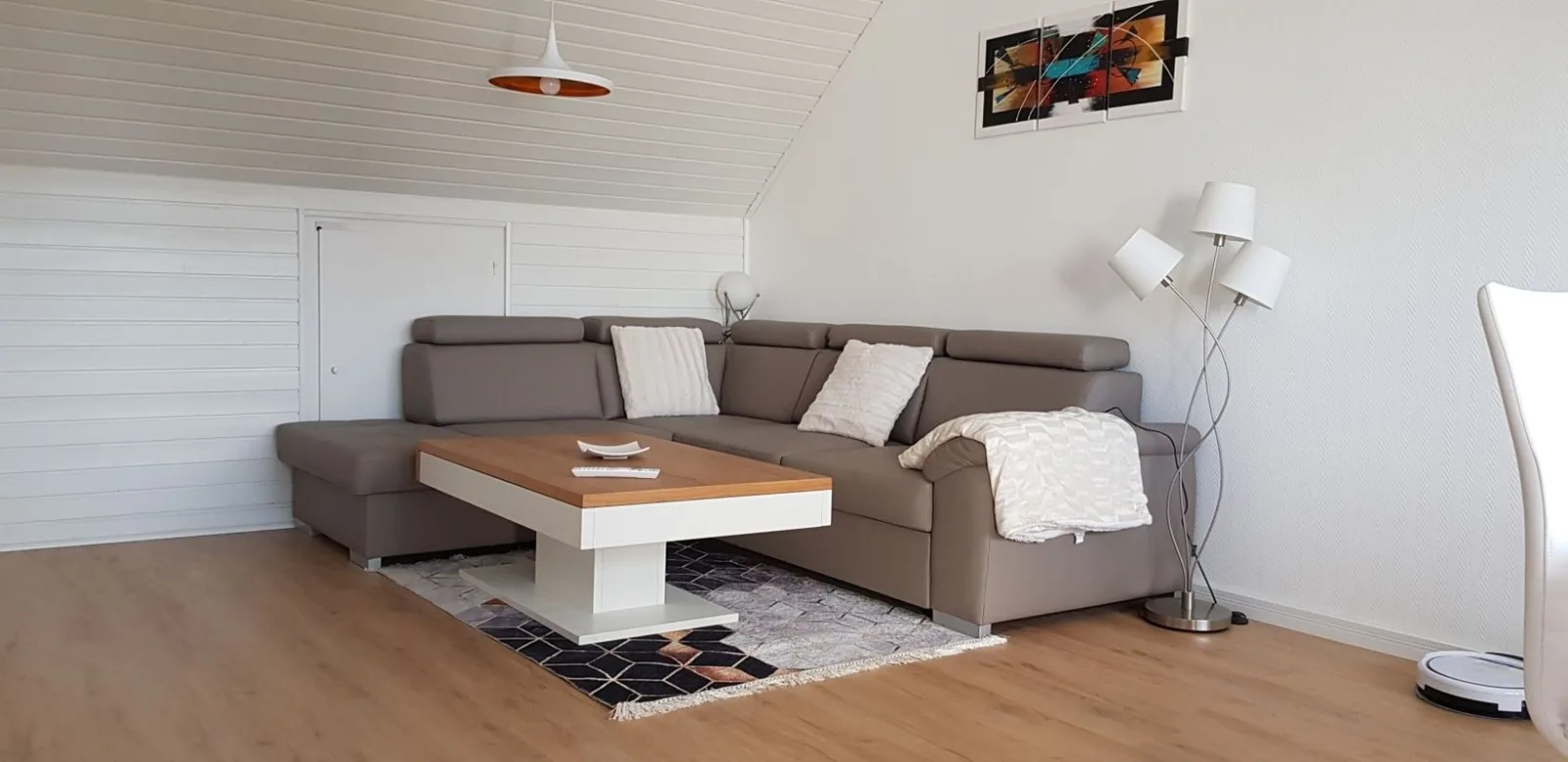 Drosselnest Moderne Design-Wohnung. Alles neu!