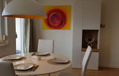 Drosselnest Moderne Design-Wohnung. Alles neu!