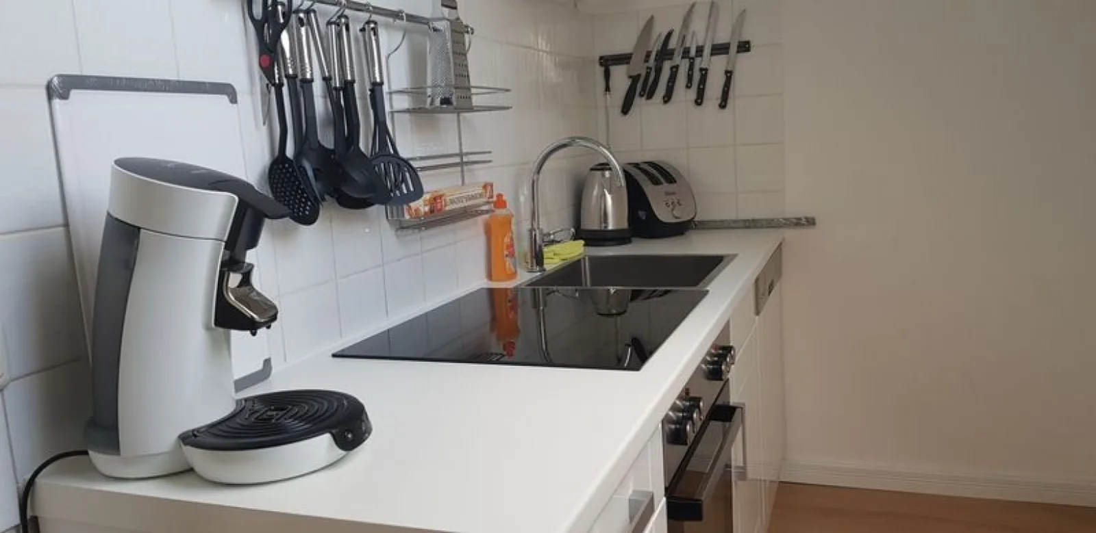 Drosselnest Moderne Design-Wohnung. Alles neu!