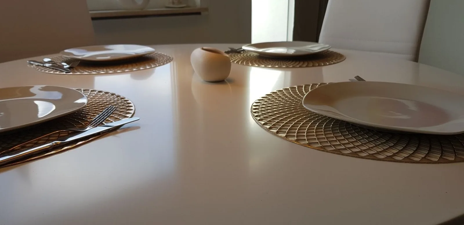 Drosselnest Moderne Design-Wohnung. Alles neu!
