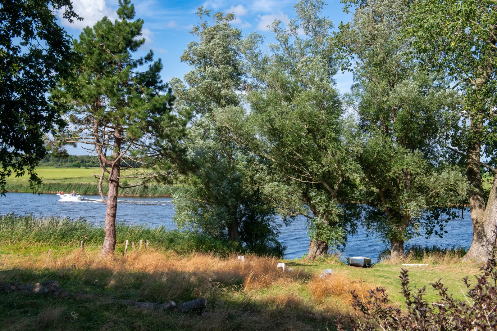 Reetdachhaus direkt am Wasser