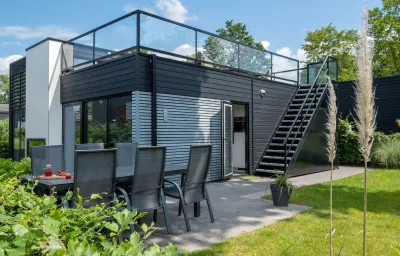 Lifestyle Cube mit Dachterrasse. Meerblick und Strand