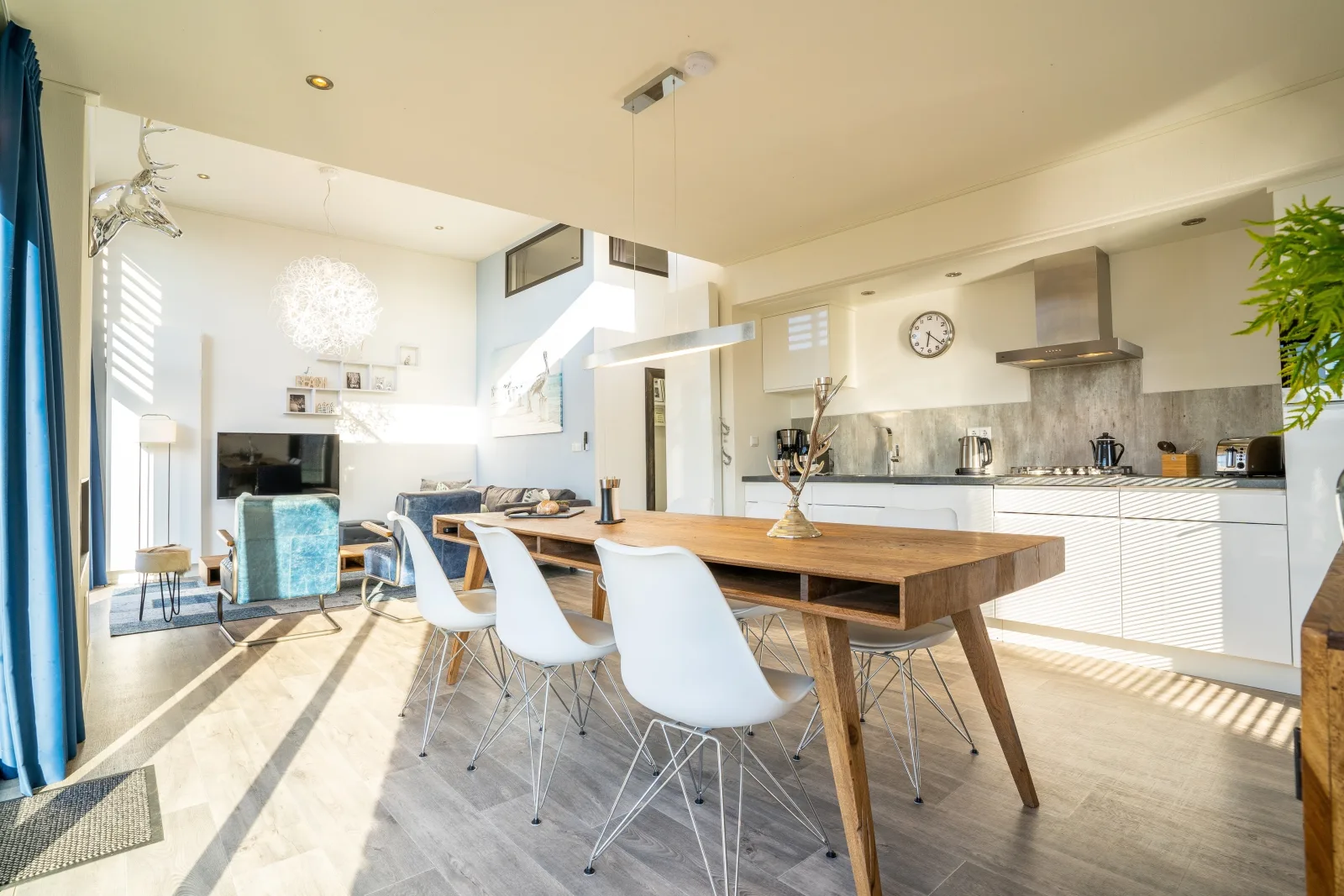 Lifestyle Cube mit Dachterrasse. Meerblick und Strand