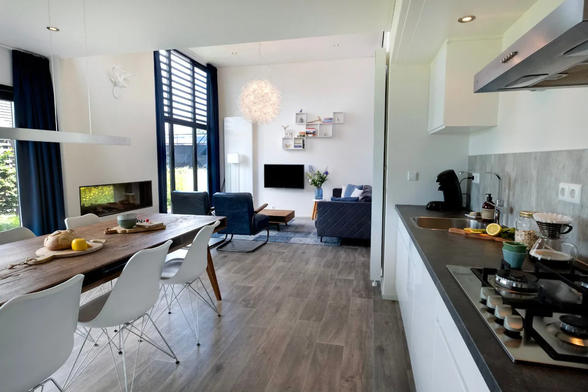 Lifestyle Cube mit Dachterrasse. Meerblick und Strand