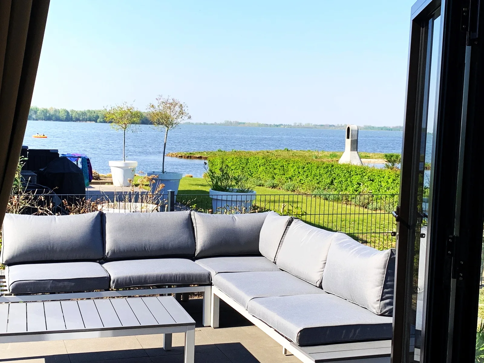 Elite Cube mit Dachterrasse. Meerblick und Strand