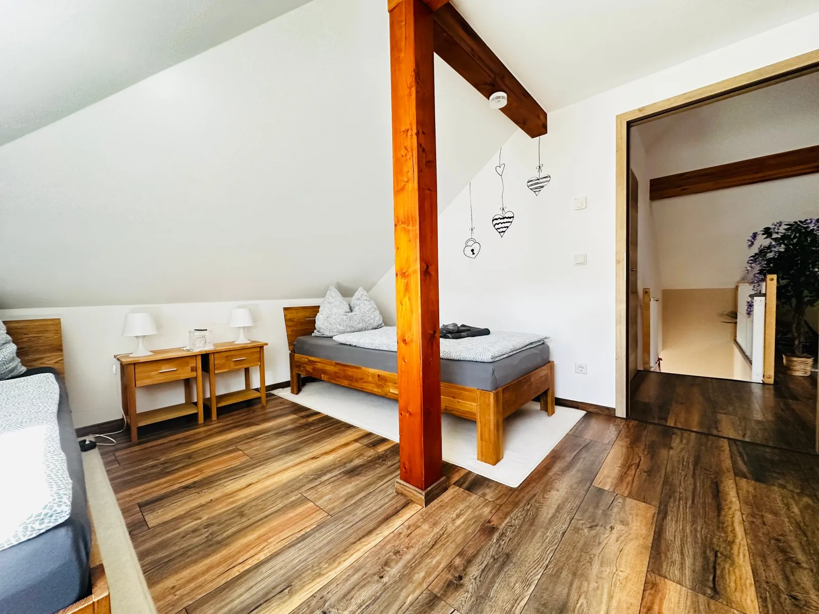 Ferienwohnung Am Waldesrand - Garten, Terrasse, Grill, Luftkühler, Massagesessel, Kinderspielecke, Spielekonsole