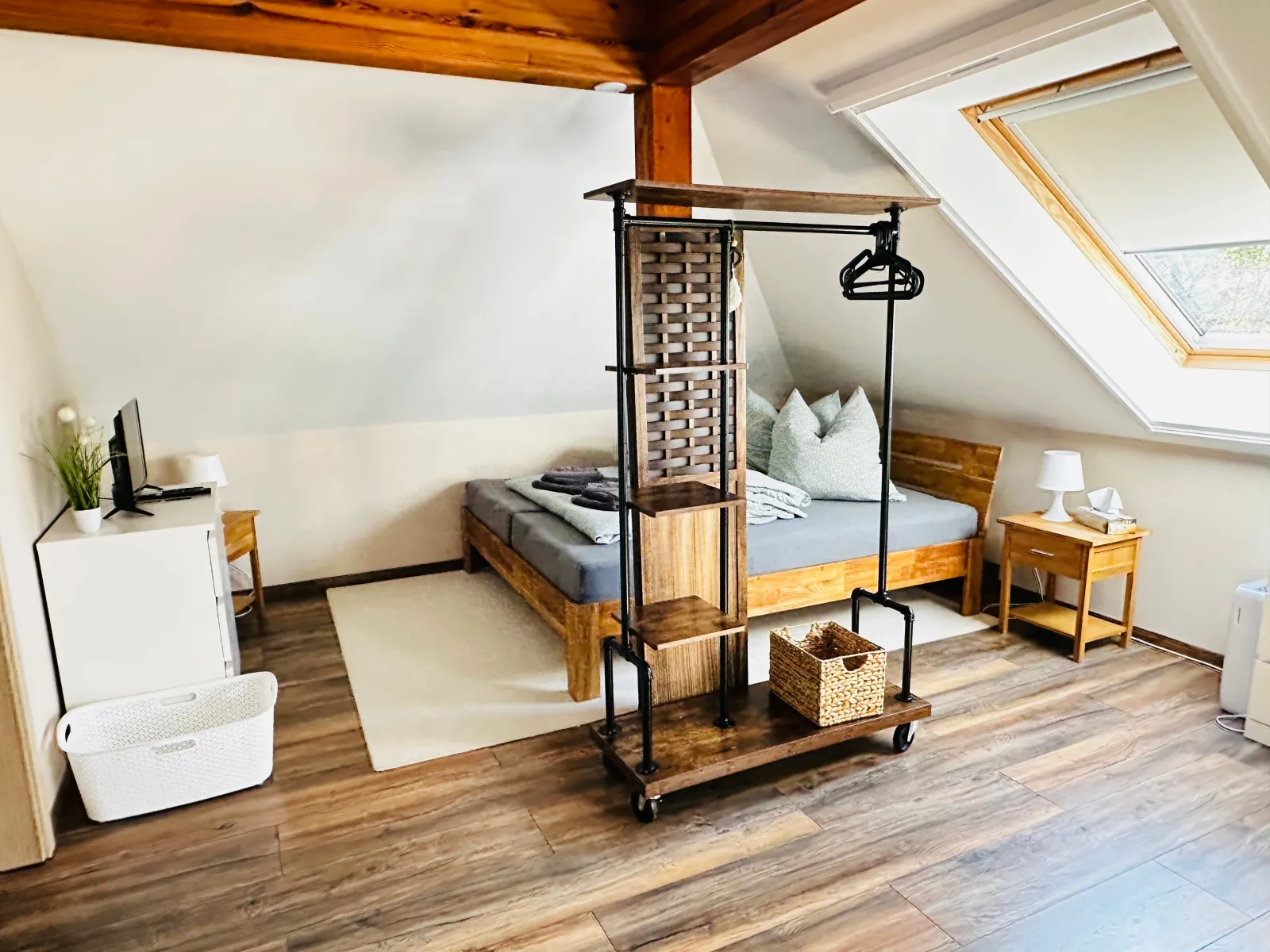 Ferienwohnung Am Waldesrand - Garten, Terrasse, Grill, Luftkühler, Massagesessel, Kinderspielecke, Spielekonsole