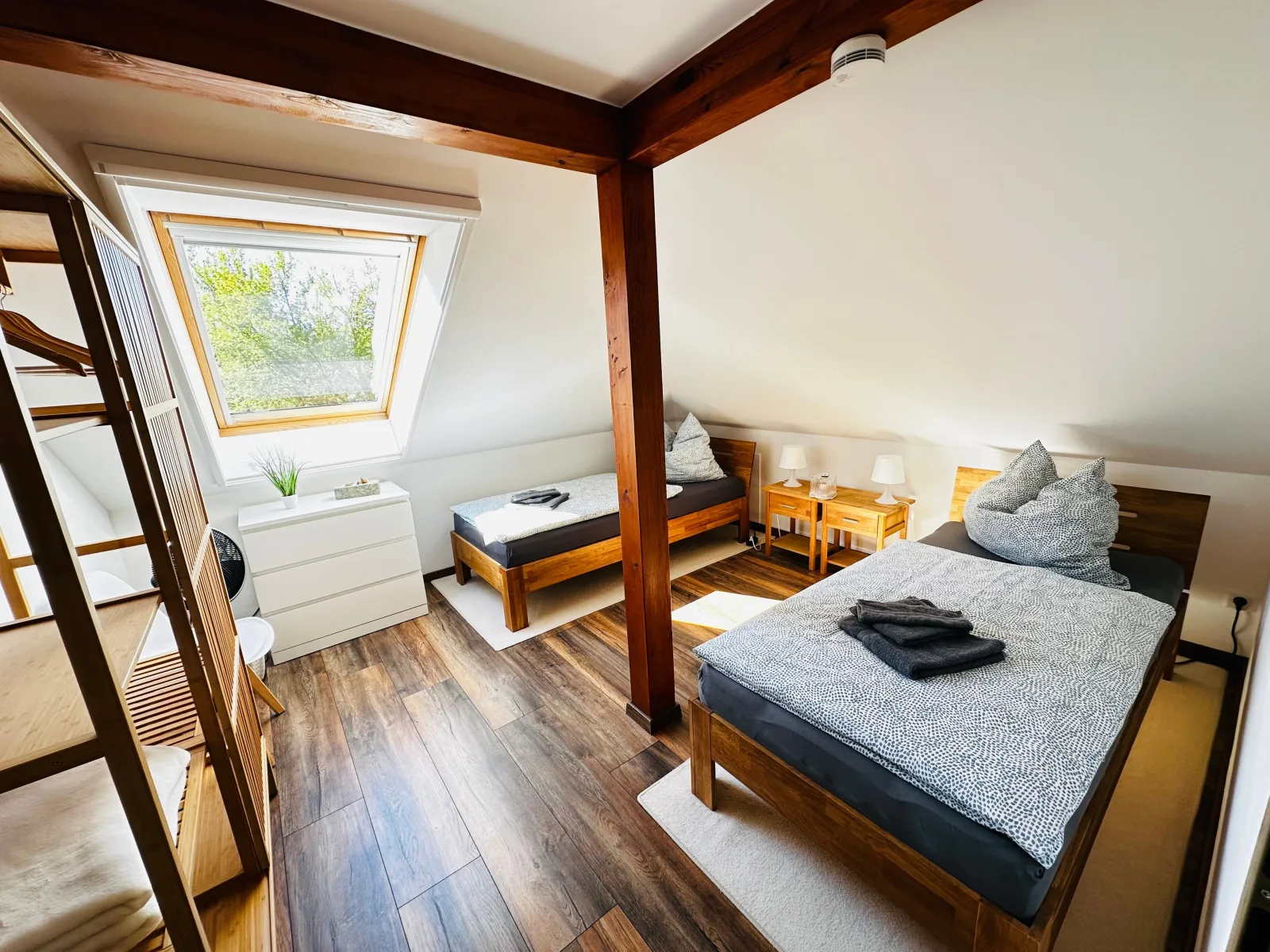 Ferienwohnung Am Waldesrand - Garten, Terrasse, Grill, Luftkühler, Massagesessel, Kinderspielecke, Spielekonsole