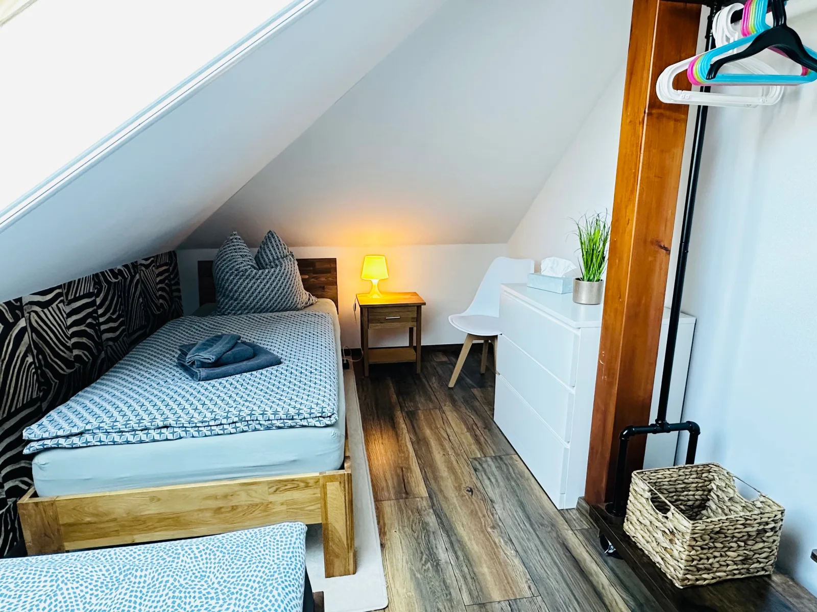 Ferienwohnung Am Waldesrand - Garten, Terrasse, Grill, Luftkühler, Massagesessel, Kinderspielecke, Spielekonsole