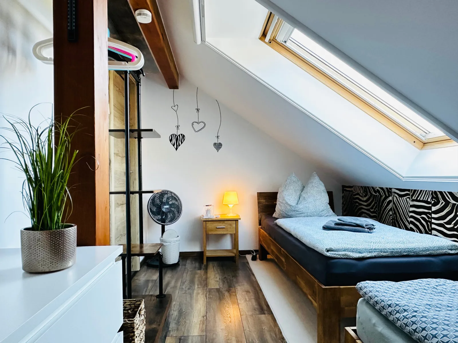 Ferienwohnung Am Waldesrand - Garten, Terrasse, Grill, Luftkühler, Massagesessel, Kinderspielecke, Spielekonsole