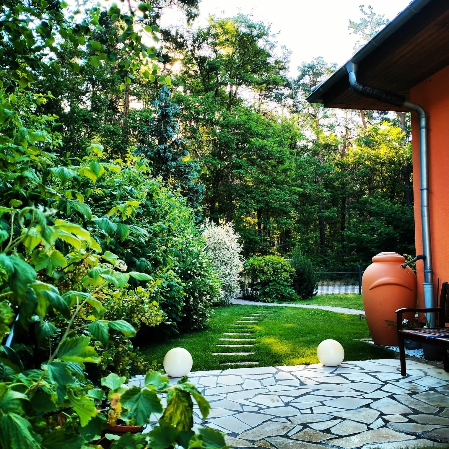 Ferienwohnung Am Waldesrand - Garten, Terrasse, Grill, Luftkühler, Massagesessel, Kinderspielecke, Spielekonsole