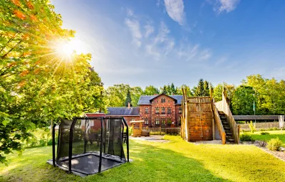 Ferienhaus Bimmelbahn 2 - Familienferienhaus 100 m²  am Dampflokbahnhof / Sauna / Trampolin/ Spielezimmer