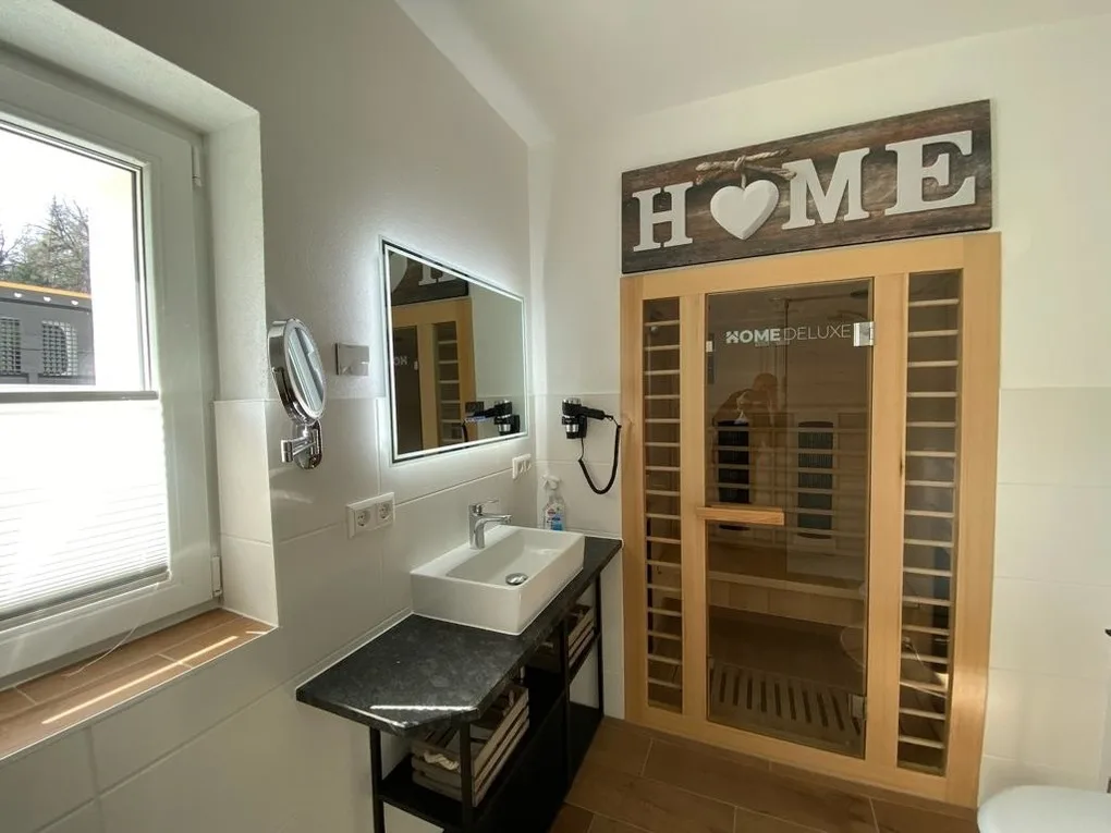 Ferienhaus Bimmelbahn 2 - Familienferienhaus 100 m²  am Dampflokbahnhof / Sauna / Trampolin/ Spielezimmer