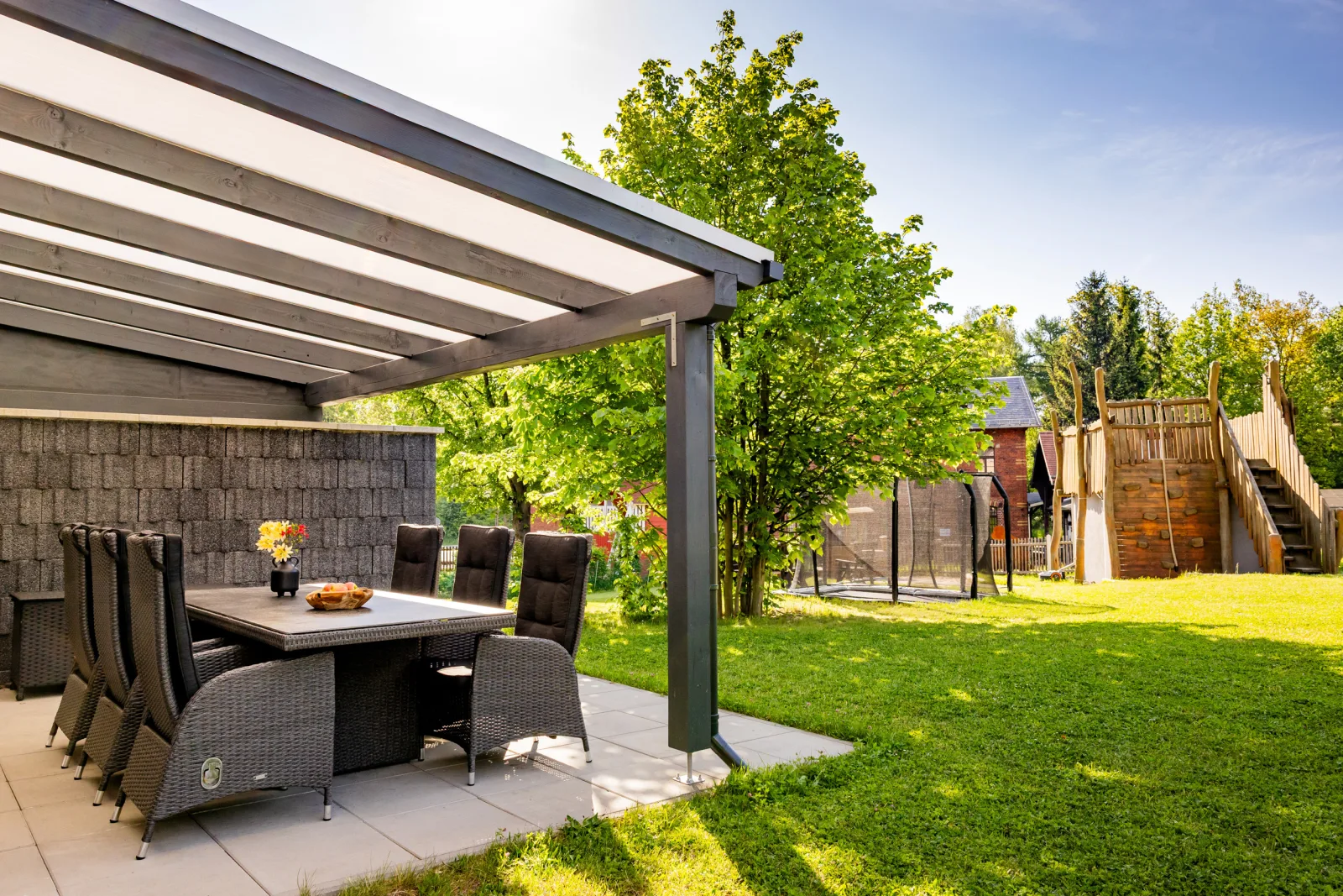 Ferienhaus Bimmelbahn 2 - Familienferienhaus 100 m²  am Dampflokbahnhof / Sauna / Trampolin/ Spielezimmer